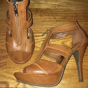 👠 Zip up brown heels! Size 8 👠